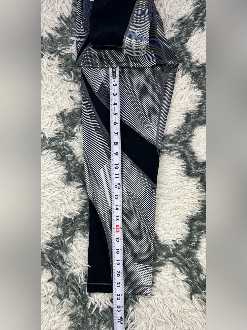 Nike Pro Women’s Hypercool Frequency Training Capri Leggings Black White Size L